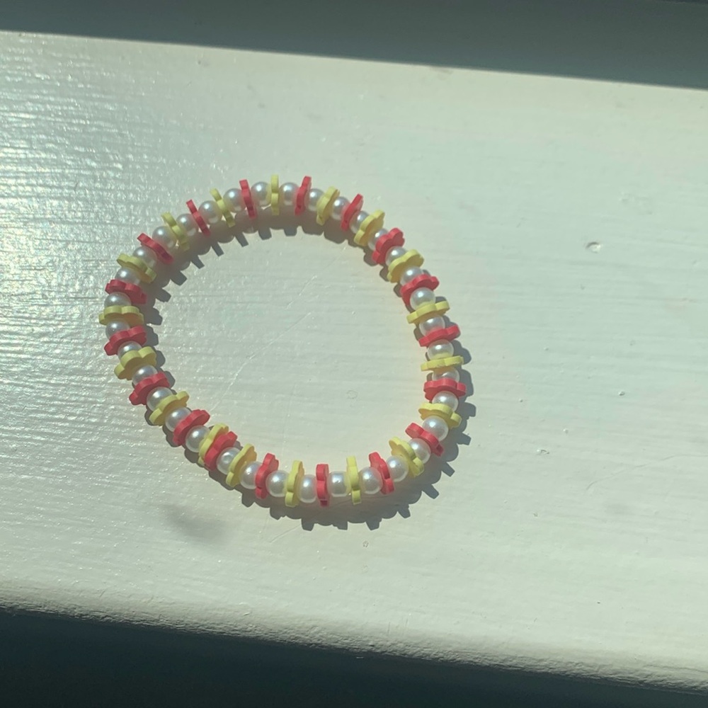 Flower pedal bracelet with pearls